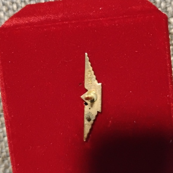 Delta Airlines 10 Yr Tie Tac - Picture 3 of 4